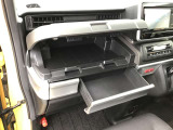 工夫を凝らした収納。限られたスペースを活用しています。