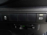オートマチックハイビームとは、先行車や対向車のライトを認識し、ハイビームとロービームを自動で切り替える機能です。夜道の視界を確保します。詳細は販売店スタッフまでおたずねください。
