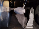 【アルミフットペダル】アクセルとブレーキペダル・フットレストをアルミにすることで車内のスポーティさと高級感を演出いたします☆
