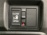 【片側パワースライドドア】片側がパワースライドドアになっており、運転席のスイッチやスマートキーでも開閉が可能です!開口部も広いので乗り降りも楽々♪