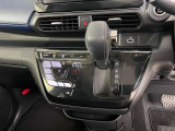 操作が簡単なシフトレバーですのでストレスなく運転が出来ますよ!
