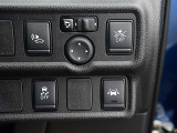 エマージェンシーブレーキ解除、横滑り防止解除の各スイッチ