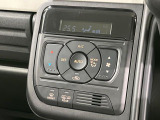 【オートエアコン】一度お好みの温度に設定すれば、車内の温度を検知し風量や温度を自動で調整。暑い&hellip;寒い&hellip;と何度もスイッチ操作をする必要はありません。快適な車内空間には必須の機能ですね♪