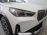 BMWの伝統的なヘッドライト・デザインは『コロナ・リング』と言われる左右4灯ヘッドライトをモチーフにしています。キドニーグリルと相まって、ひと目でBMWだとわかるデザインになっています。