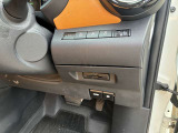 運転席右側には各種スイッチがあります!