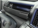 運転席の前にあるインパネアッパーボックスは小物入れとしても使用できます。