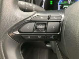 運転中、オーディオの操作をしてて、ハッとしたことはありませんか?ステアリングスイッチは、運転中でもハンドルでオーディオの操作が可能です。安全なドライブをサポートします。