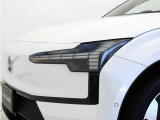 ボルボアイデンティティを進化継承する印象的なトールハンマーライト。LEDデイタイム・ランニング・ライトやポジションライト、ウインカーの役割も果たします。