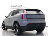 Volvo Cars appで車にリモートアクセスして、空調機能の操作や車の施錠・開錠、ソフトウェア更新などが可能です。エアコンやシートヒーターを操作して、出発前に車内を快適な温度に整えられます。