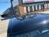 目立つキズ凹み等はありませんが、中古車という商品の特性ルーフには子キズや塗装しみがあります