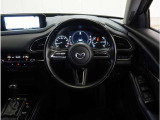 【運転席】最適なドライビングポジションでドライブをお楽しみください。