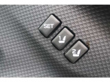 運転席はシートポジシションメモリー付きなので便利です。