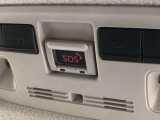 SOSボタンです。自動車の運転中、事故や急病時などの緊急事態が発生したときに、ヘルプネットを通じて外部に救助を手配するためのボタンです。