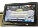 バックカメラが装備されており、後方の安全確認はもちろんのこと狭い場所での駐車や雨の日・夜間など視界の悪いコンディションでのストレスの軽減にもなります!