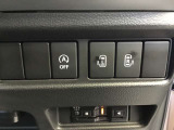 両側電動スライドドアだから運転席からワンタッチで後席ドアの開閉が出来ます。