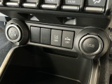【アクセサリーソケット】12Vの電源は使いやすい位置に装備!用途は様々、スマホの充電やドラレコの電源として役に立ちます♪