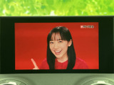 画面でテレビ番組を視聴できる装備を備えています。停車中の待ち時間や休憩のひとときに映像を楽しめるため、車内で過ごす時間をより快適にお使いいただけます。