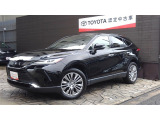 エッジの効いたボディラインとリアに向かって絞り込まれるクーペスタイルのSUV。低重心と高いボディ剛性でスポーティで安定した走りです。
