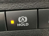 オートブレーキホールド機能は、運転者のブレーキ操作によって停車した際に、自動的にブレーキ力を保持する機能です。