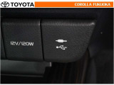 ポータブルオーディオなどの機器を接続して、車両のスピーカーで聞くことができます。