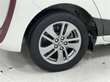 タイヤサイズは185/60R15!純正アルミホイール!残り溝は5ミリ程度です!