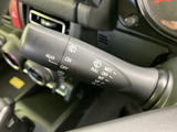 雨天時でもクリアな視界を確保できるワイパーレバー。操作も直感的で、運転に集中できます。
