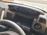 【収納スペース】運転席に便利な収納を装備。日常のちょっとした小物もすっきり整理できます。