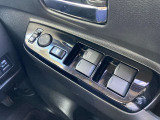 全席パワーウィンドウとなっています。運転席はオートになっているのでワンタッチ開閉することが出来ます。