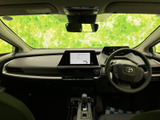 運転席から前方まで見渡しやすい視界が広がり、中央の画面も確認しやすい配置です。各装備へ手を伸ばしやすく、乗り込んだ際に周囲の状況を把握しながら落ち着いて運転準備を進められます。