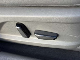 お好みのポジションが簡単に見つかる。運転席パワーシート