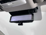 スマートルームミラー:車内の状況に関わらず、車両後方にあるカメラの映像をルームミラーに映します。