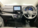 フロントガラスを大きくデザインしているので、運転席からの死角が少ない分安心して運転していただけます★