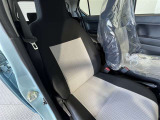 シートはツートンカラーでおしゃれな見た目です