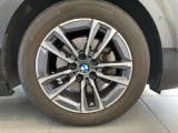 アウトバーンでの走行を見据えたBMWのブレーキシステムはもしもの時にもいち早くマシンを停止してくれます。