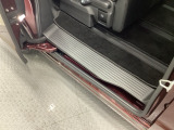 ホンダ車の低床ボディは乗りやすく、足元も広びろですよ。