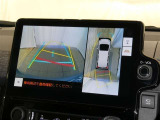 マルチビューバックガイドモニターで、後方を確認しながら安心して駐車することができます。運転初心者も熟練者も必須の機能ですよ!