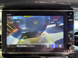 オプションのフロントカメラ付き!見通しの悪いT字路や駐車場から出る時などお役に立てる便利で安心なアイテムです