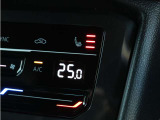 運転席・助手席にシートヒーターを備え、寒い季節も座った瞬間から心地よく過ごせます。