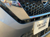前後のバンパーに、障害物を検知して知らせてくれるセンサーを装備しています。