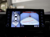 パノラミックビューモニター付きです。車両を上から見たような映像をディスプレイオーディオ画面に表示。運転席からの目視だけでは見にくい、車両周辺の状況をリアルタイムでしっかり確認できます。