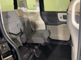 後席をはね上げれば、「もうひとつの荷室」が生まれます。