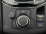 【コマンダーコントロール】ナビの操作はシンプルで使いやすく、機能を覚えやすいボタン配置で手元を見ることなく操れるようになっています!