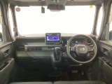 【前方視界】開放的な前方視界!運転がしやすく疲れにくいです♪窓が大きく、見通しがとっても良いおクルマですよ♪