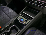 新型車特有の「ドライビング・エクスペリエンス・コントロール」機能スイッチです。ドライビングプロファイルの設定、オーディオの設定、車内ライティングなどをスマートに操作可能です!