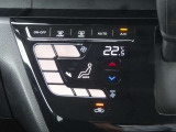 【オートエアコン】一度お好みの温度に設定すれば、車内の温度を検知し風量や温度を自動で調整。暑い&hellip;寒い&hellip;と何度もスイッチ操作をする必要はありません。快適な車内空間には必須の機能ですね♪