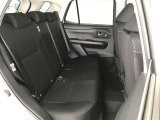 ゆとりある後席が乗り降りしやすく、ひざまわりも余裕を感じる快適空間☆