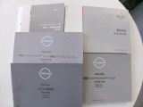 「取扱説明書」「保証書」揃ってます^^お車の操作方法や、トラブル回避方法が記載されているため、意外と役に立ちます。
