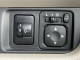 ドアミラーの電動格納機能付きです。