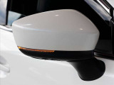 ウインカーミラーです!! 周りの車に、「ウインカー&ハザード」を気付いてもらいやすい装備です。