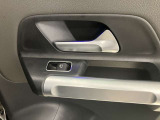 メモリー付き電動シートも装備されておりますのでシート位置を3パターン記憶できます。